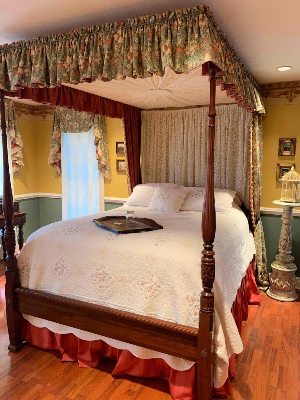 Bed and Breakfast The Lake Manor Morgantown Экстерьер фото