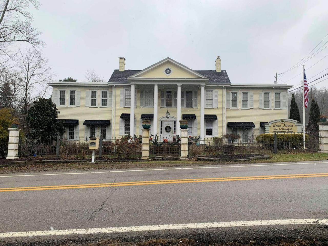 Bed and Breakfast The Lake Manor Morgantown Экстерьер фото