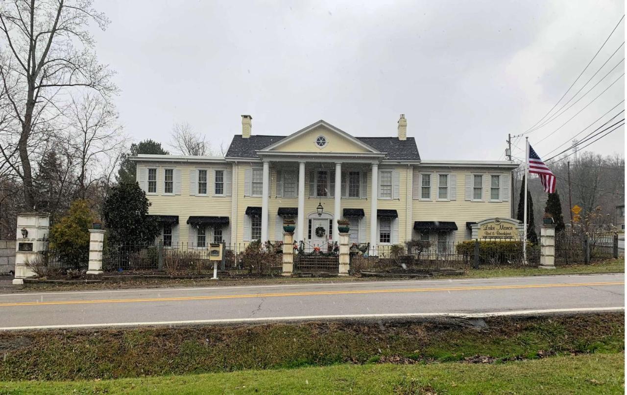 Bed and Breakfast The Lake Manor Morgantown Экстерьер фото
