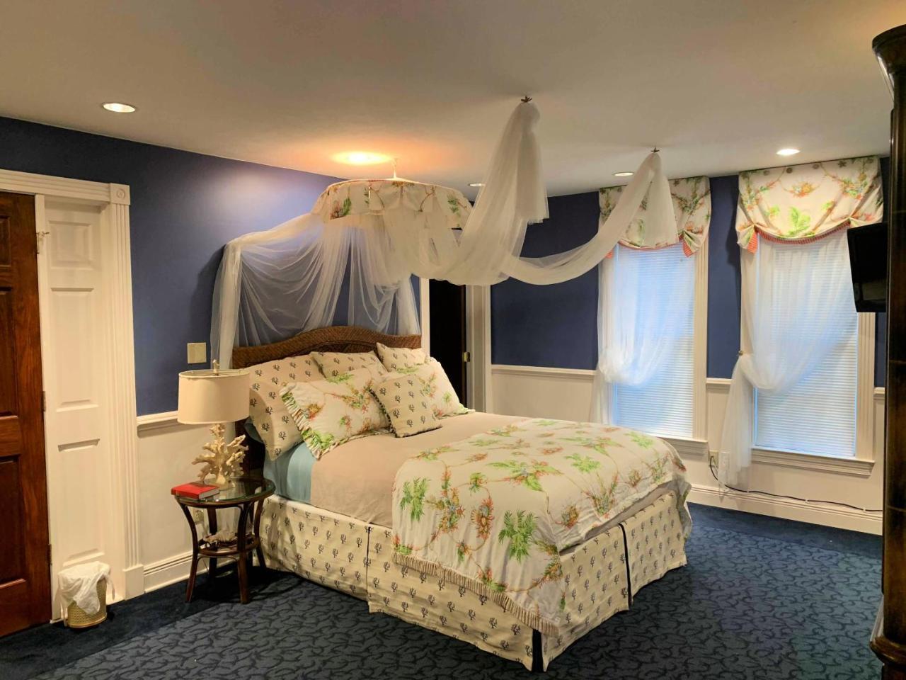 Bed and Breakfast The Lake Manor Morgantown Экстерьер фото