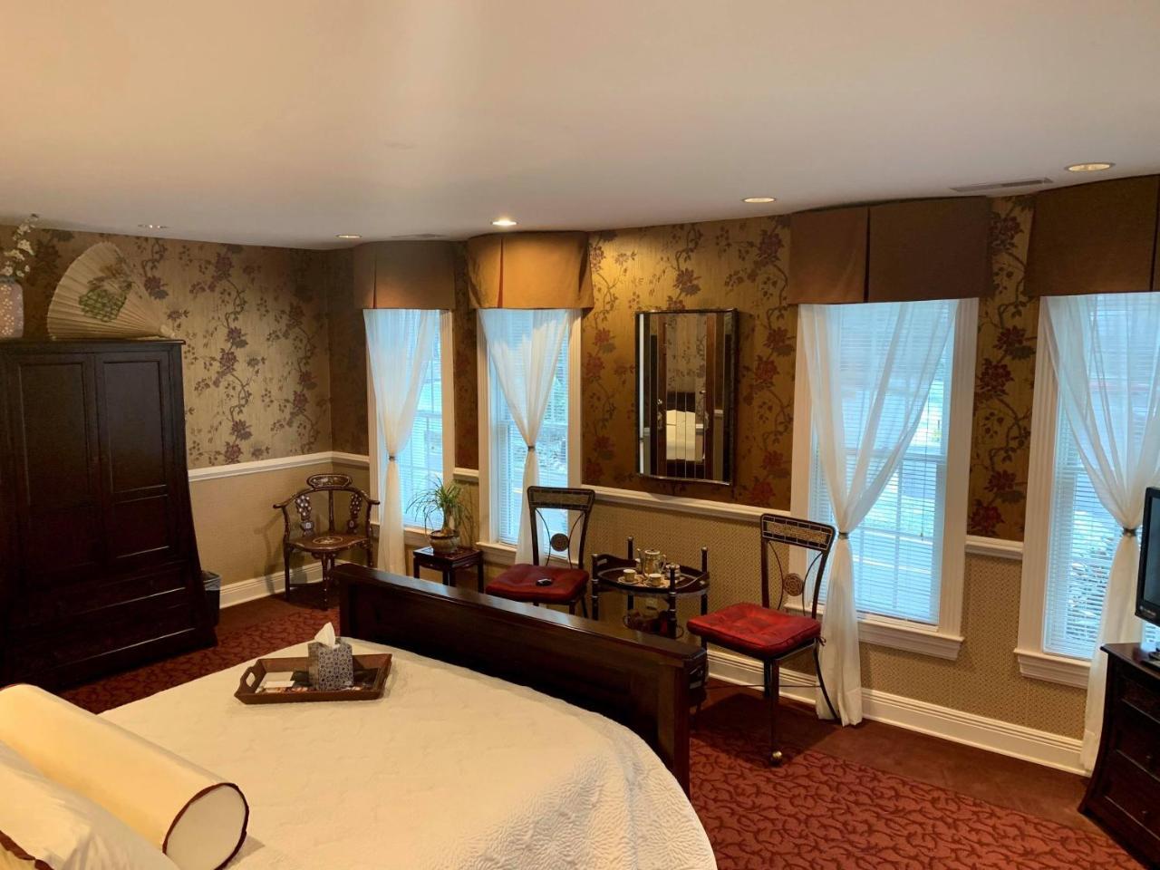 Bed and Breakfast The Lake Manor Morgantown Экстерьер фото