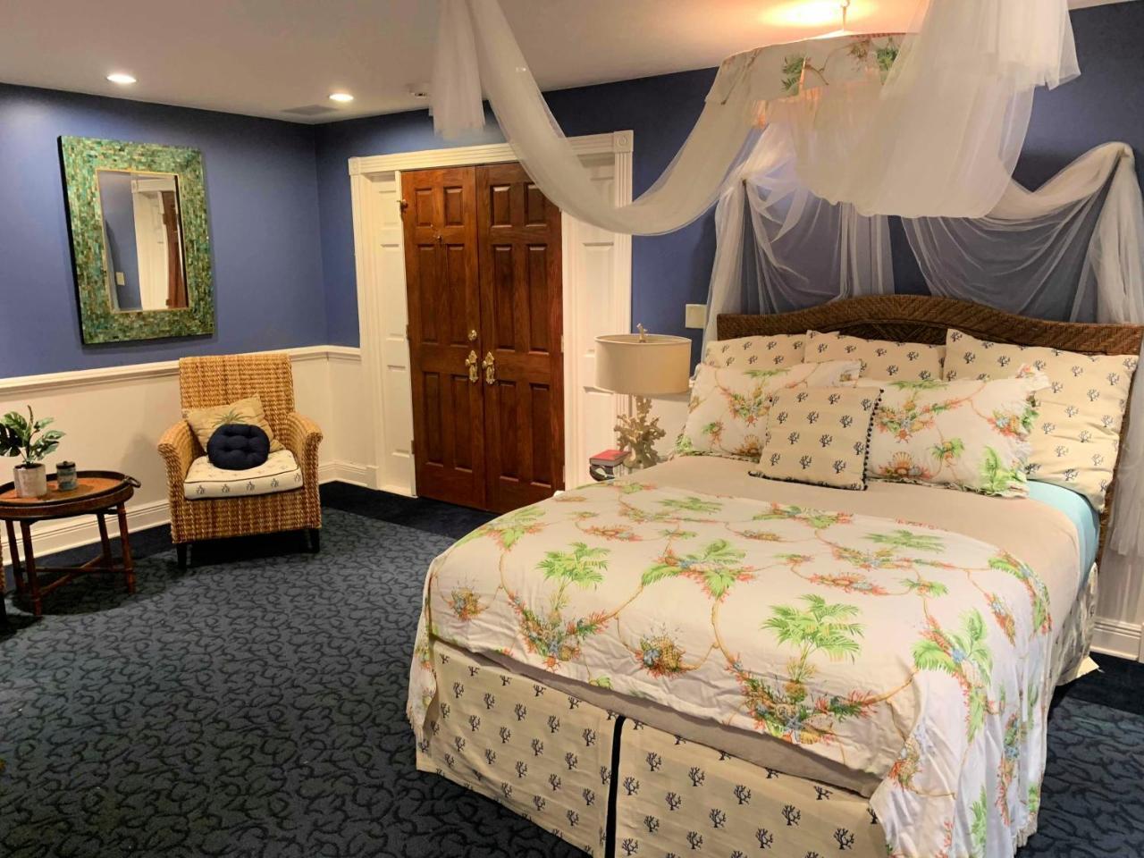 Bed and Breakfast The Lake Manor Morgantown Экстерьер фото