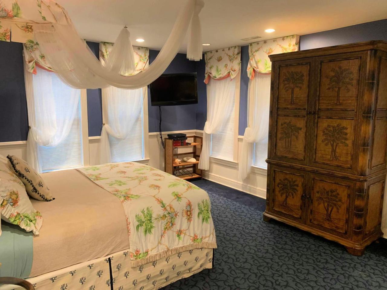 Bed and Breakfast The Lake Manor Morgantown Экстерьер фото