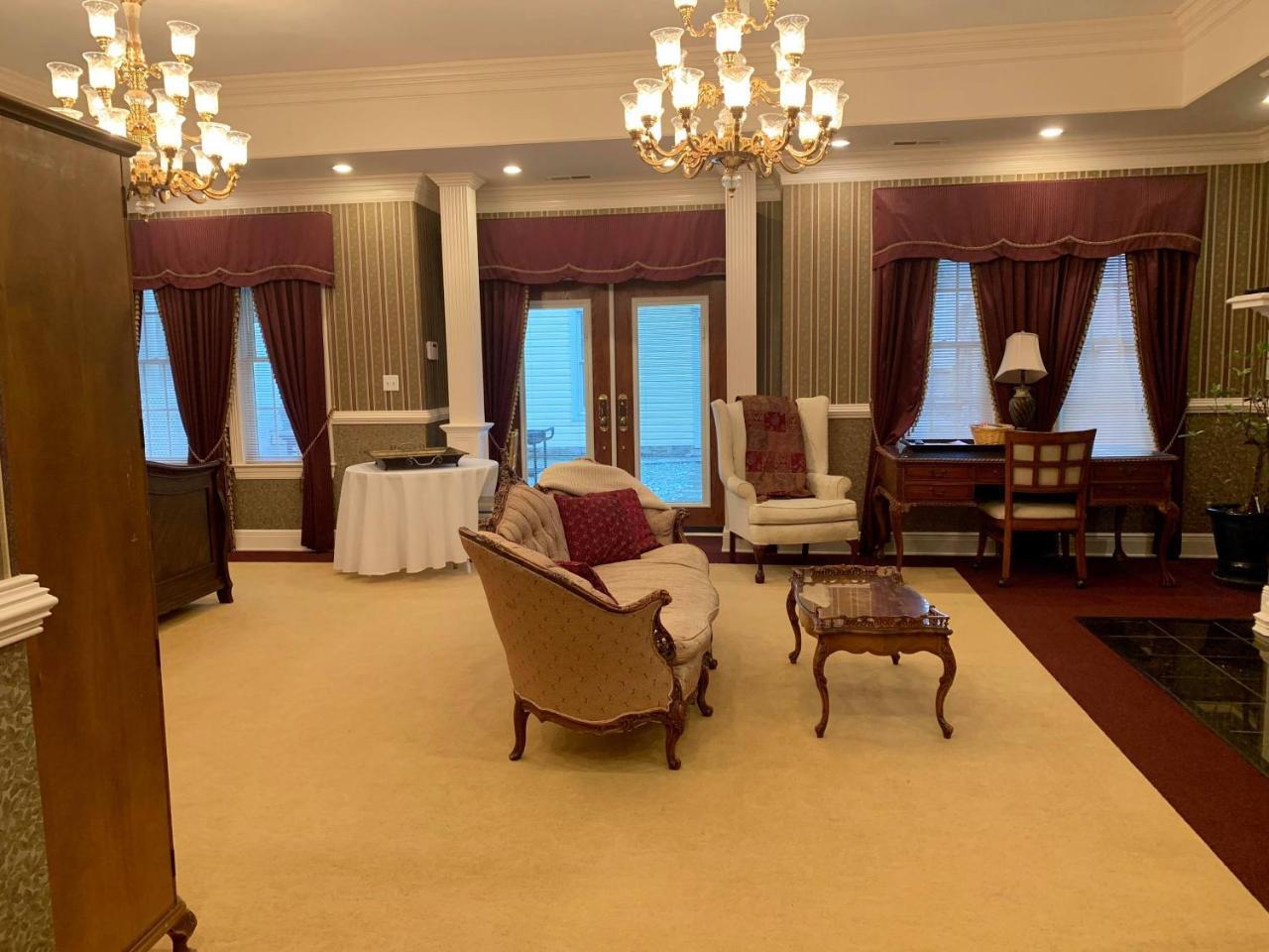 Bed and Breakfast The Lake Manor Morgantown Экстерьер фото